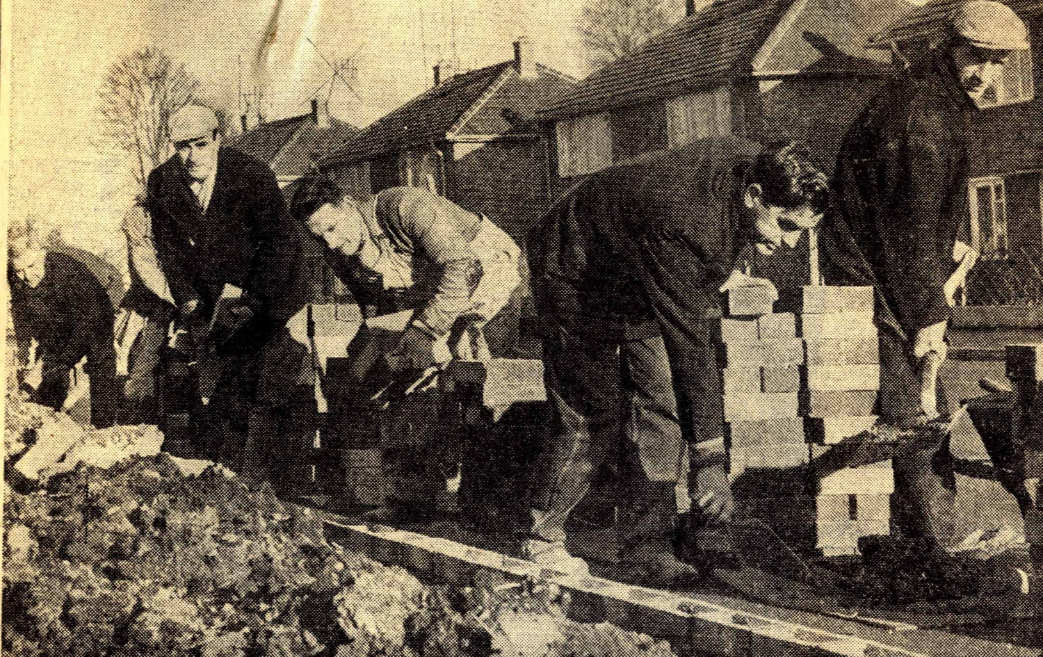 Men building a house from the Windsor, Slough and Eton ExpressD/EX2844